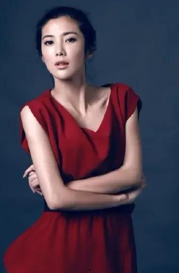 女演员王珂的婚姻状况,从豪门媳妇到独立女性